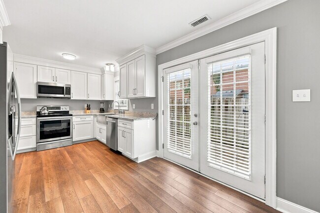 Building Photo - 126 Oakmont Dr