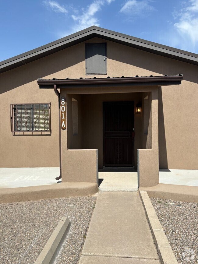 Building Photo - NEWLY REMODELED 1 BED 1 BATH