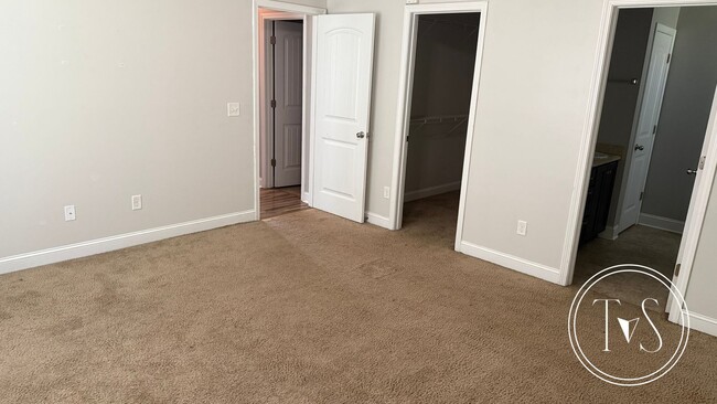 Building Photo - RATE DROP ALERT (was $1980/month) and SUMM...