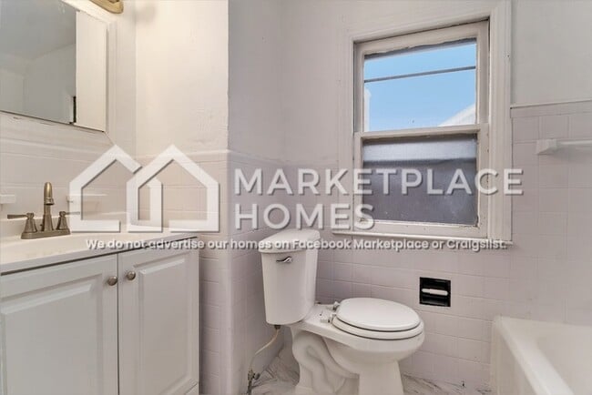 Building Photo - 15411 Mansfield St