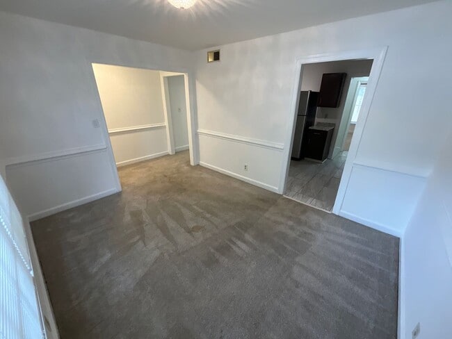 Building Photo - Beautiful 2 Bed 2.5 Bath Townhouse!