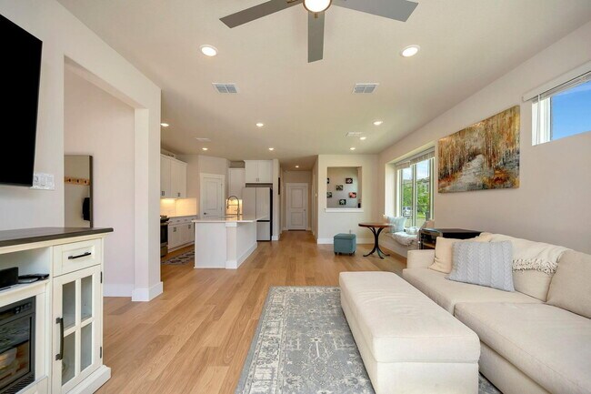 Building Photo - 4720 Smokey Quartz Ln