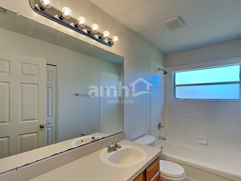 Building Photo - 341 Diana Ct