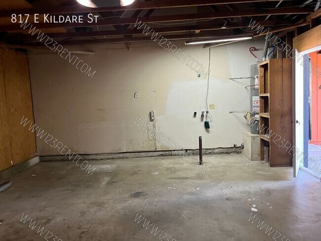 Building Photo - 817 E Kildare St