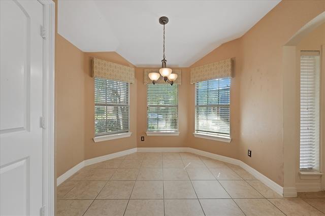 Building Photo - 300 Bluefinch Dr