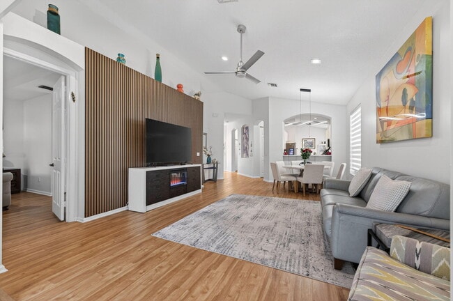 Building Photo - 6689 Southport Dr