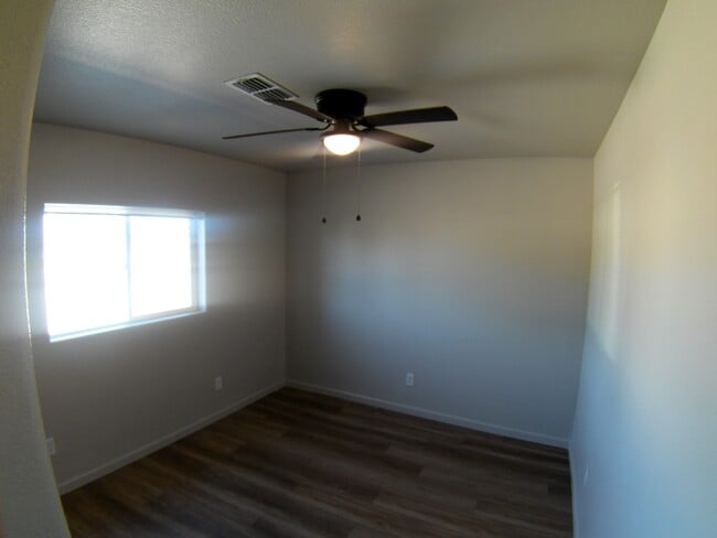 Building Photo - 9821 S Phoenix Dr