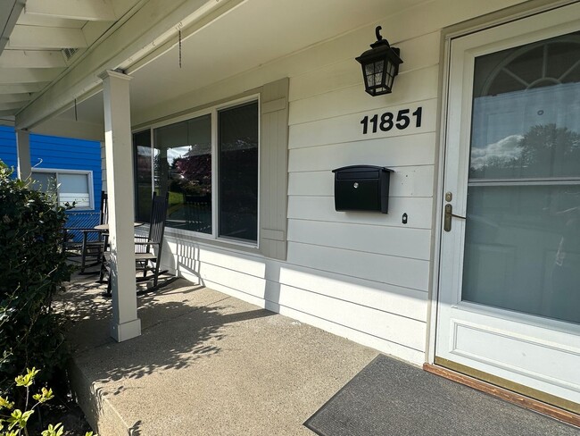 Building Photo - Luxury Furnished Rental in Milwaukie
