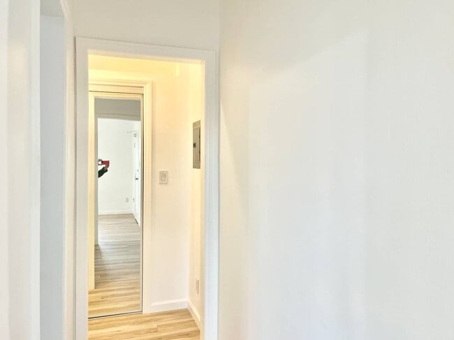 Building Photo - 3977 Rhoda Dr