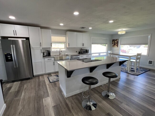 Building Photo - 2322 Fifth St