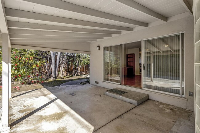 Building Photo - Tons of Space l Great Schools l Prime Sili...