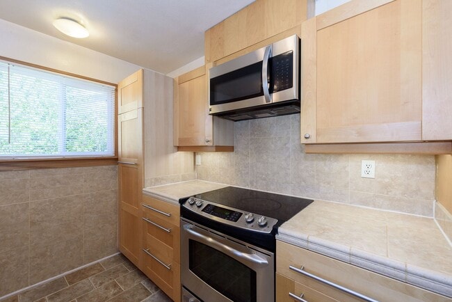 Building Photo - Serenity Abounds in University City!