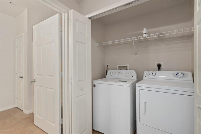 Building Photo - 911 N Orange Ave