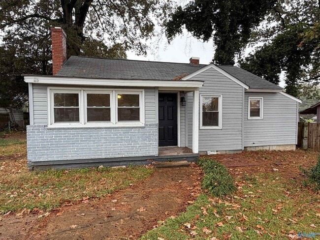 Primary Photo - 1628 8th St SE