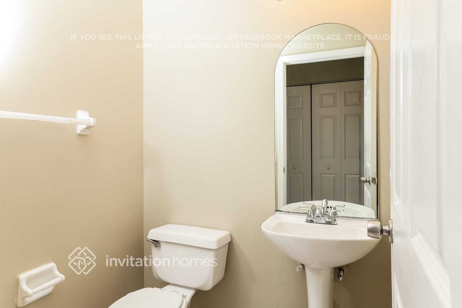 Building Photo - 10254 Serene Meadow Dr N