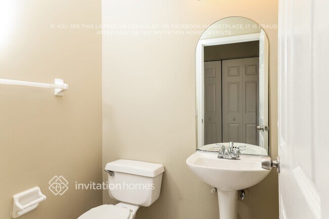 Building Photo - 10254 Serene Meadow Dr N