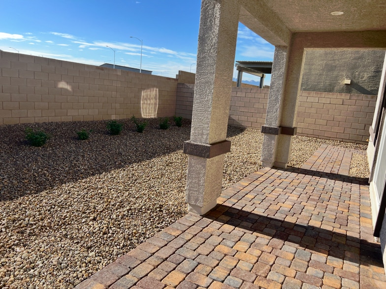 Landscaped backyard - 486 Daphne Terrace St