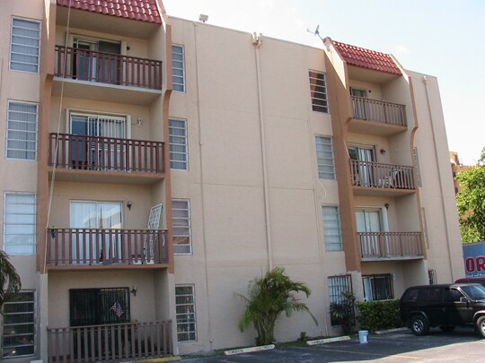Primary Photo - 4715 NW 7th St