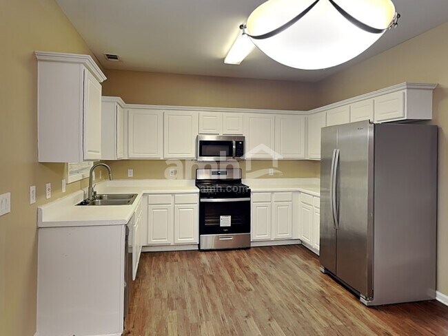 Building Photo - 1584 Silver Ridge Dr