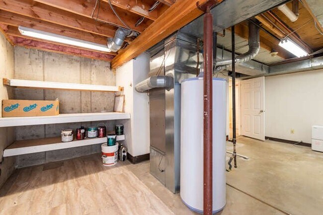 Building Photo - Online for roommate application ONLY