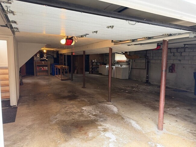 Building Photo - 14 Kippy Dr