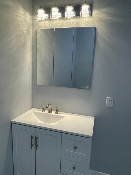 Building Photo - 66 Cedar Oaks Ave