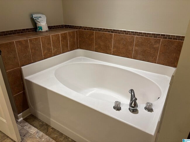 Building Photo - 2762 Southwood View