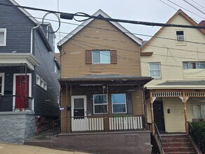 Building Photo - Stylish 2-Bedroom Home in Braddock with Bonus Space & Modern Comfort