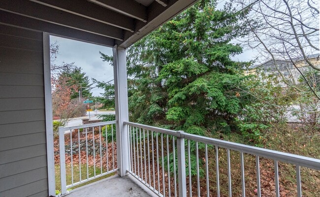 Building Photo - 3 Bed 2 Bath Second floor Condo - HALF OFF...