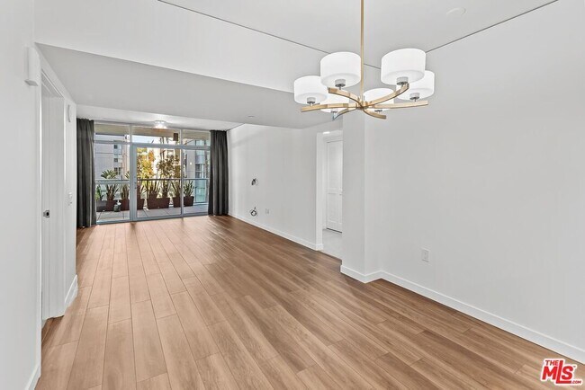 Building Photo - 13650 Marina Pointe Dr