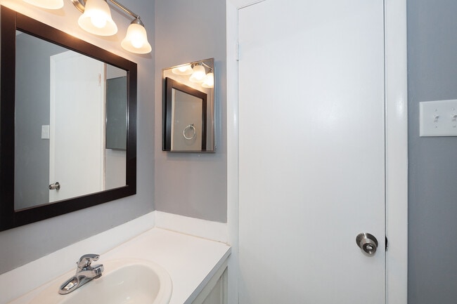 Building Photo - 4609 Coronado Dr