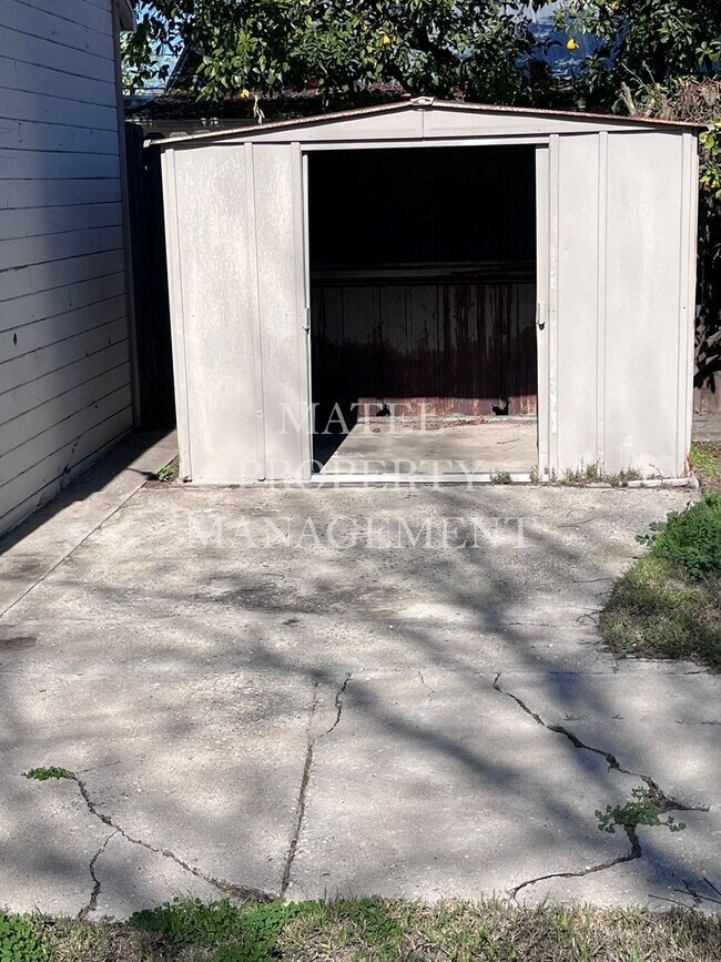Building Photo - 548 Esgar Ave