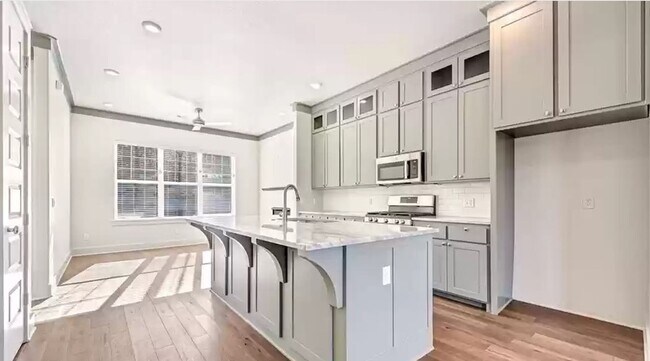 Building Photo - New construction in the heart of East Fayetteville!