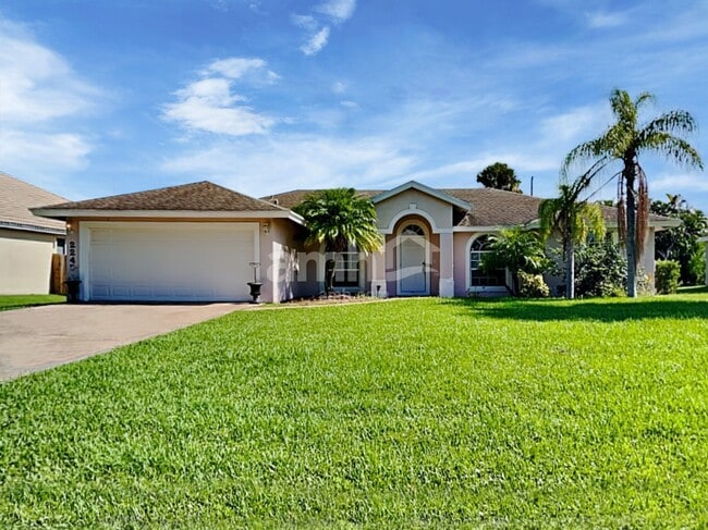 Building Photo - 2245 SW Savage Blvd