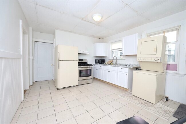 Building Photo - 63 Pinckney St