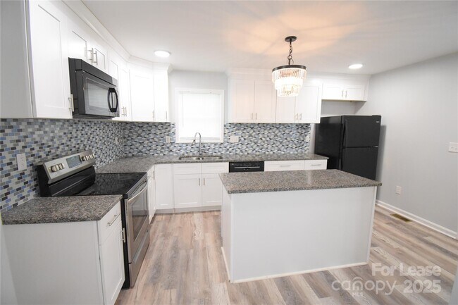 Building Photo - 6628 Cool Water Ct