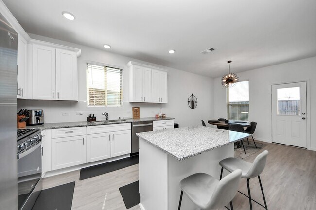 Building Photo - 3113 Paso Fino Dr