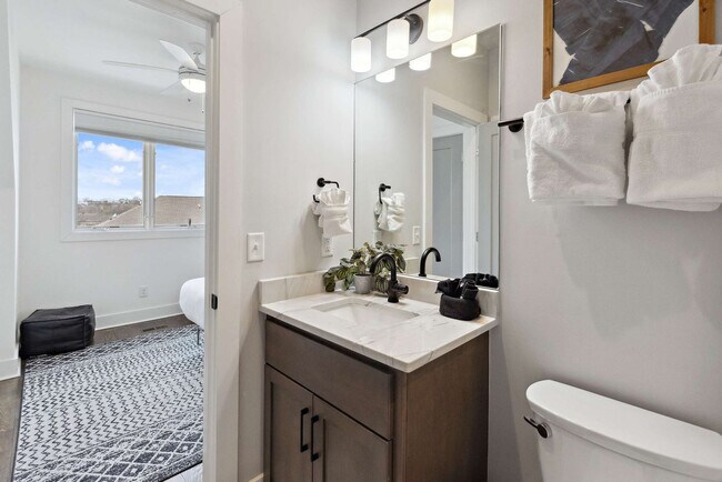 Building Photo - 3206 West End Cir