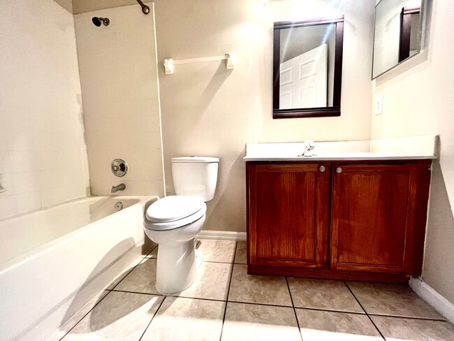 Building Photo - Spacious 4-Bedroom, 2-Bathroom Home for Re...