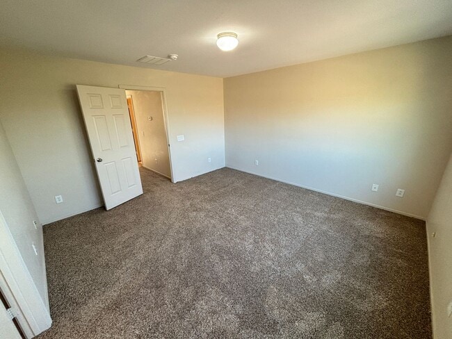 Building Photo - Gorgeous 3bed / 2.5bath home in the Silverstone Ranch community!