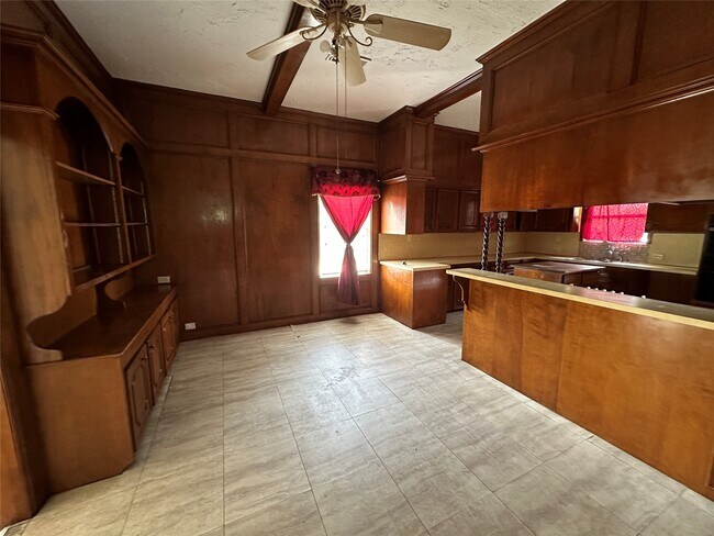 Building Photo - 2324 Gentry St