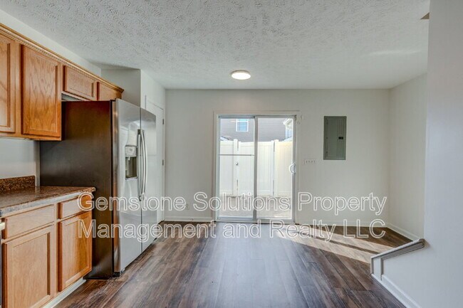 Building Photo - 1303 Vermont Ct