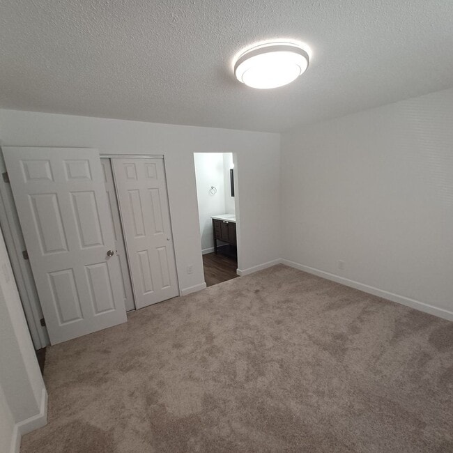 Building Photo - 3918 La Mirada Dr N