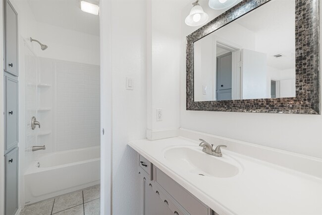 Building Photo - 1615 Junker St