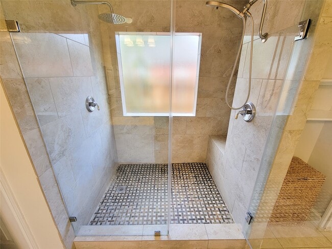 Building Photo - 15607 Tarpon Springs Ct