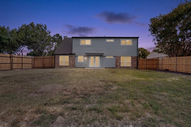 Building Photo - 1600 Crimson Ct