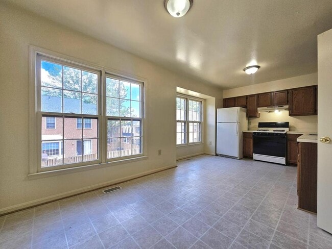 Building Photo - 4719 Gainsborough Dr
