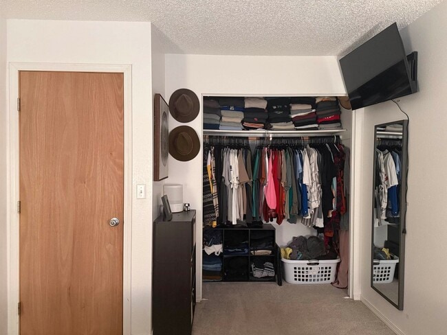 Building Photo - Century 21 Gold Rush - 2 Bed / 1 Bath Condo – West Fairbanks