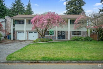 Building Photo - Spacious 5 Bed 2.5 Bath for Rent in Bellevue!