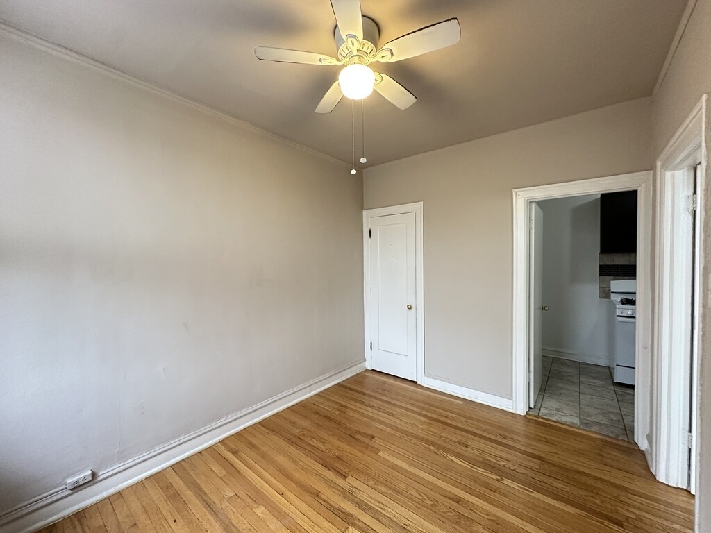 Building Photo - 1371 W Estes Ave